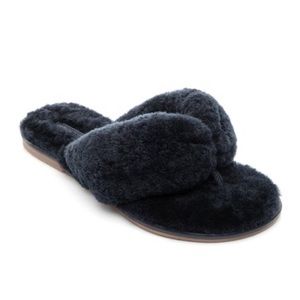 Bernardo Miami Shearling flip flops navy